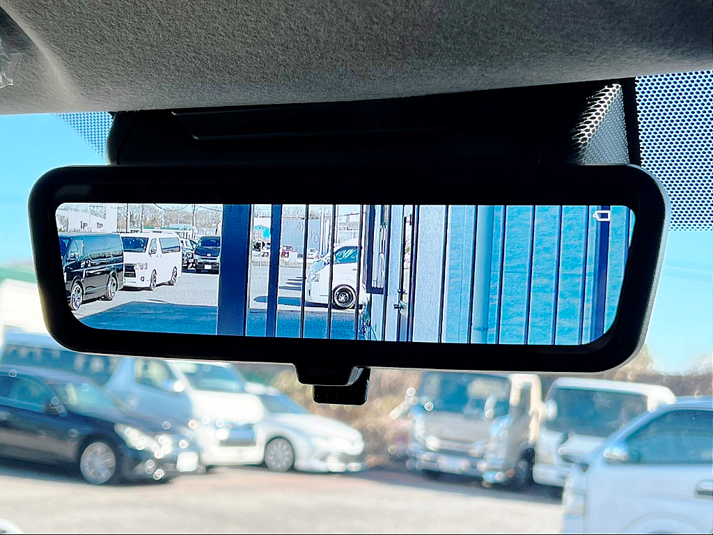 メーカーオプション　デジタルインナーミラー！車両後方の映像を常にミラーに映し出します♪