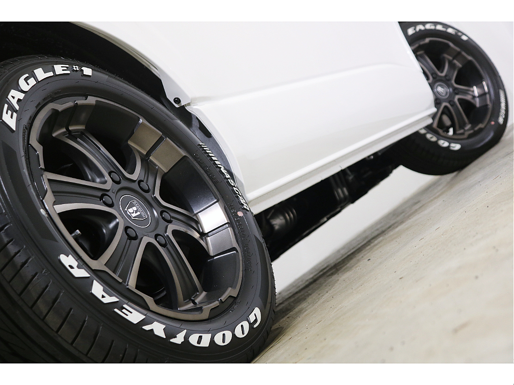 FLEXオリジナルバルベロワイルドディープス17インチアルミホイル＆グットイヤーナスカータイヤの組み合わせ！