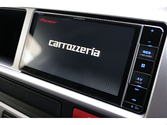 新品カロッツェリア7インチナビが装備されております！