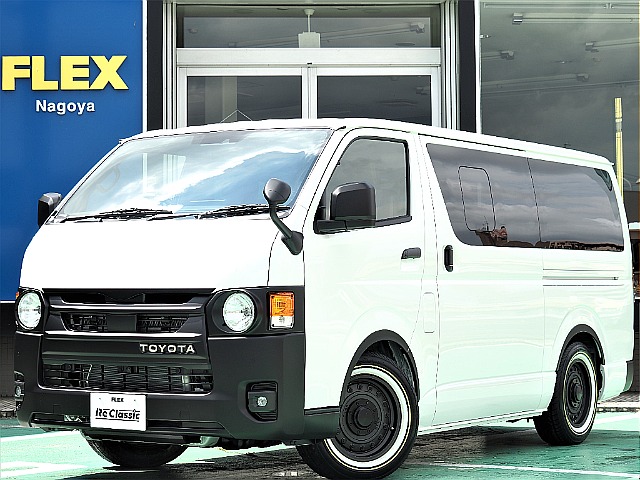 新車ハイエースＶダークプライムⅡ２０００ガソリン２ＷＤ床張りベットＫＩＴパッケージ完成致しました！！
