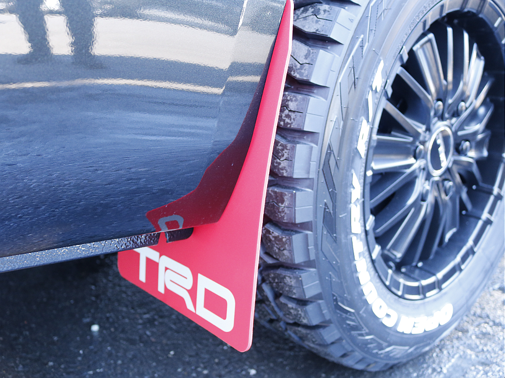 ＴＲＤ製マットフラップ付で４ＷＤを強調☆