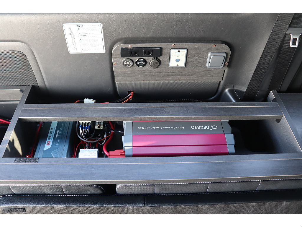 最大1500Ｗの電力供給が可能なサブバッテリー装着済み！走行充電、外部充電も可能です♪