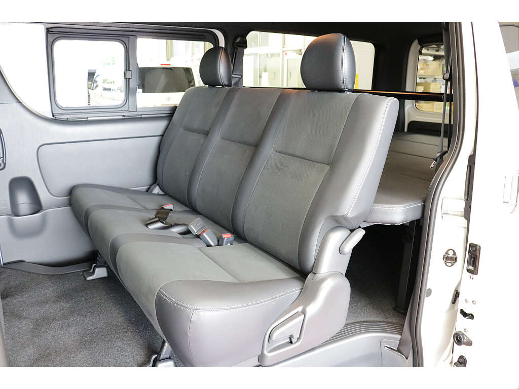 新車ハイエースＶダークプライムⅡ２８００ディーゼル４ＷＤアゲ系ナビベットＫＩＴパッケージ完成！！店頭在庫車、即納車もご対応可能になります！！