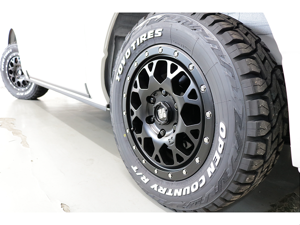 新車ハイエースＶダークプライムⅡ２８００ディーゼル４ＷＤアゲ系ナビベットＫＩＴパッケージ完成！！店頭在庫車、即納車もご対応可能になります！！