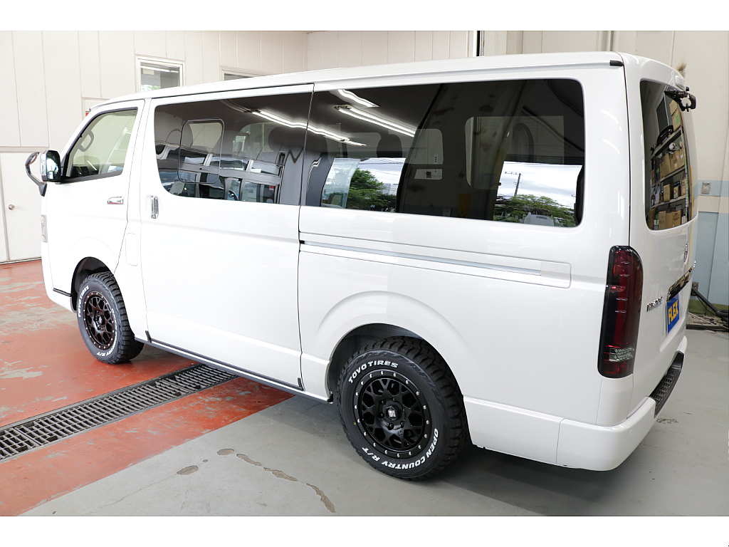 新車ハイエースＶダークプライムⅡ２８００ディーゼル４ＷＤアゲ系ナビベットＫＩＴパッケージ完成！！店頭在庫車、即納車もご対応可能になります！！