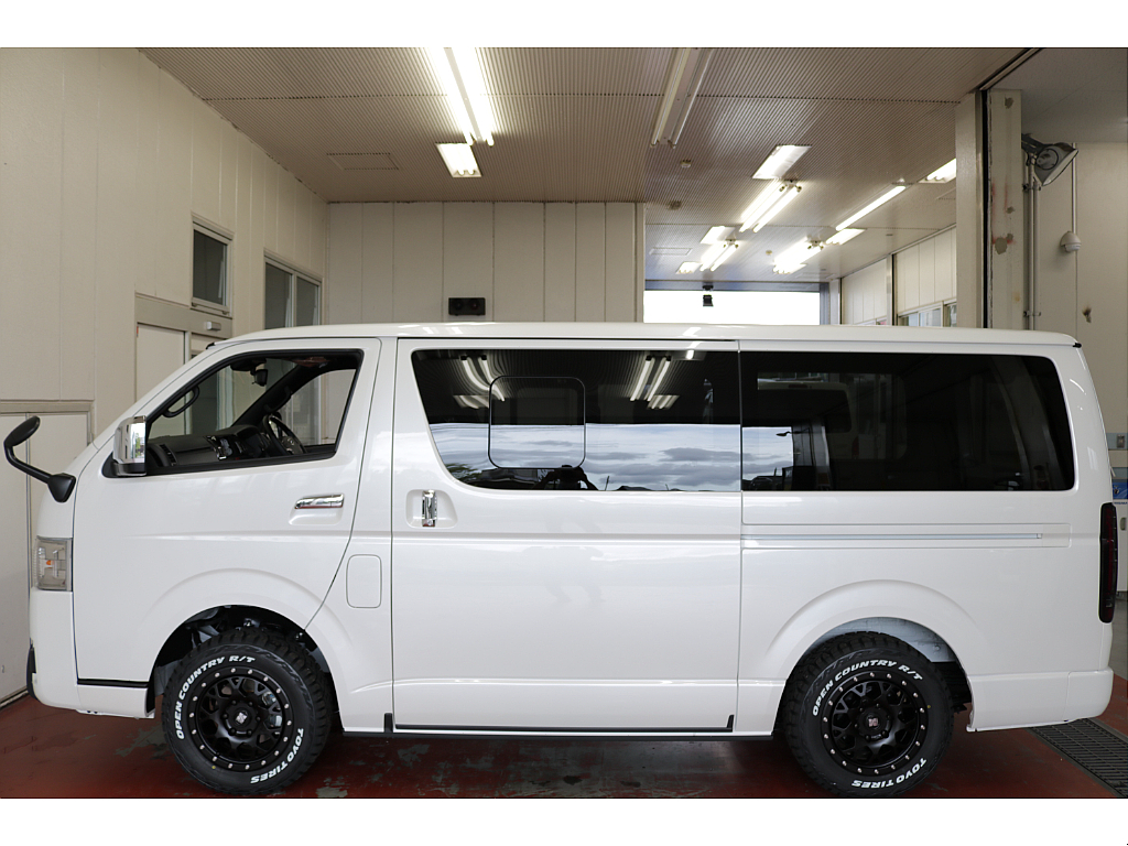 新車ハイエースＶダークプライムⅡ２８００ディーゼル４ＷＤアゲ系ナビベットＫＩＴパッケージ完成！！店頭在庫車、即納車もご対応可能になります！！