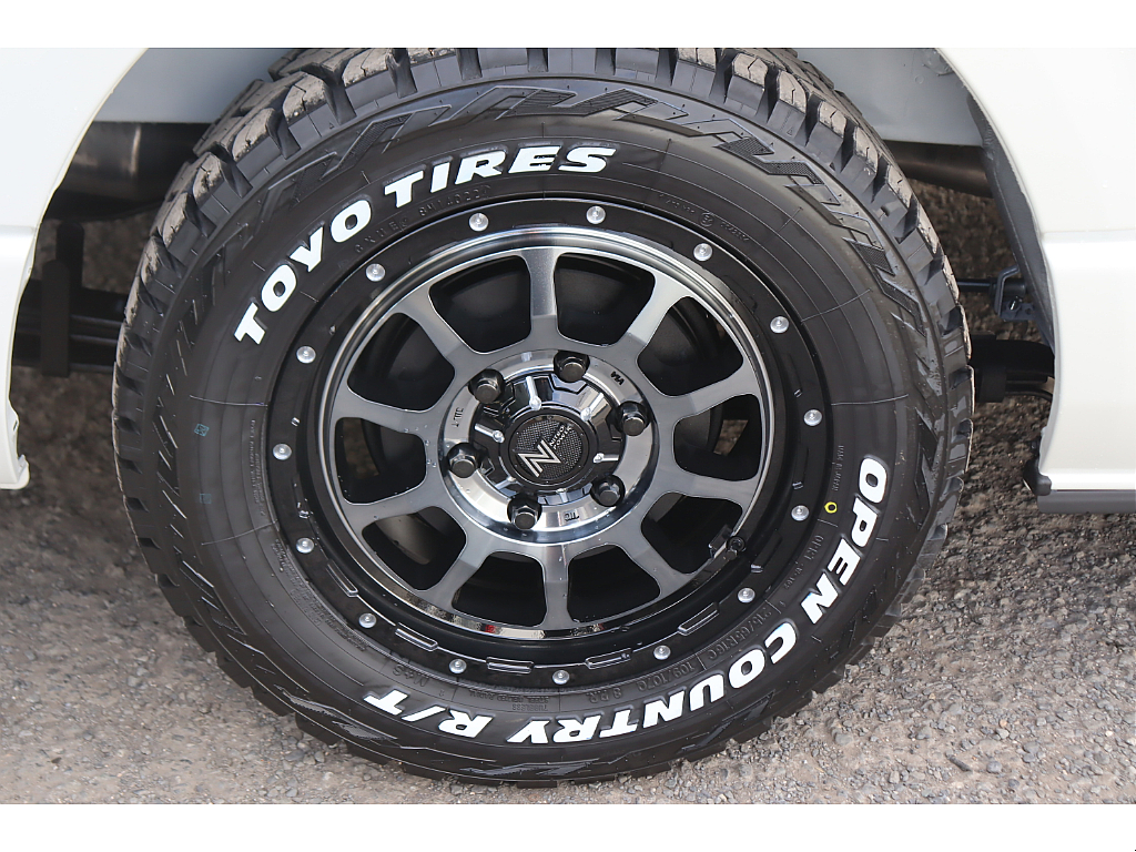 ナイトロパワーＭ１０　16インチＡＷにＴＯＹＯオープンカントリーＲＴタイヤでオフロードスタイルに！