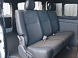 S-GLのシートは幅広く設計されておりますので、大人の方もゆったりご乗車可能です。