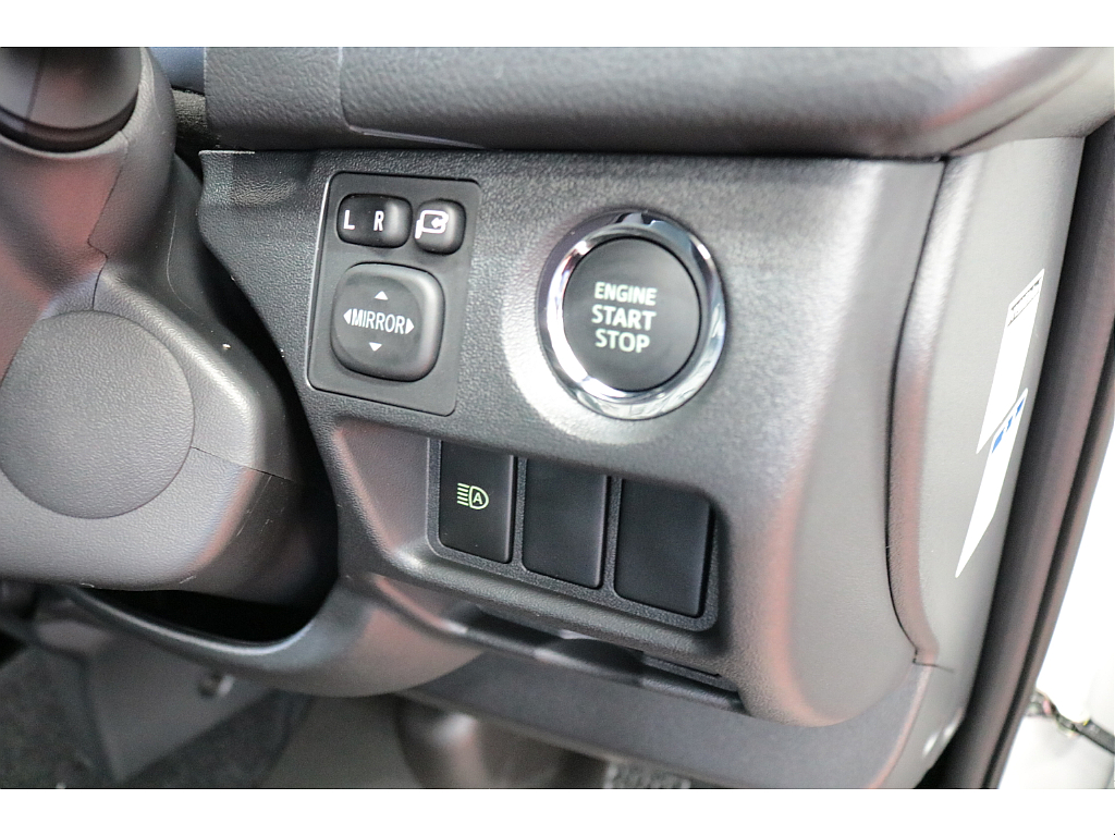 新車ハイエースＶダークプライムⅡ２８００ディーゼルターボ小窓付ＦＬＥＸカスタム済み！！店頭在庫車、即納車もご対応可能！！