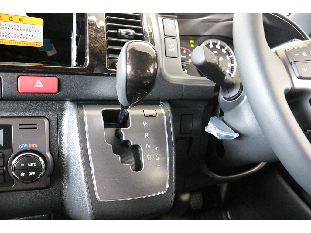 新車ハイエースＶダークプライムⅡ２８００ディーゼルターボ小窓付ＦＬＥＸカスタム済み！！店頭在庫車、即納車もご対応可能！！