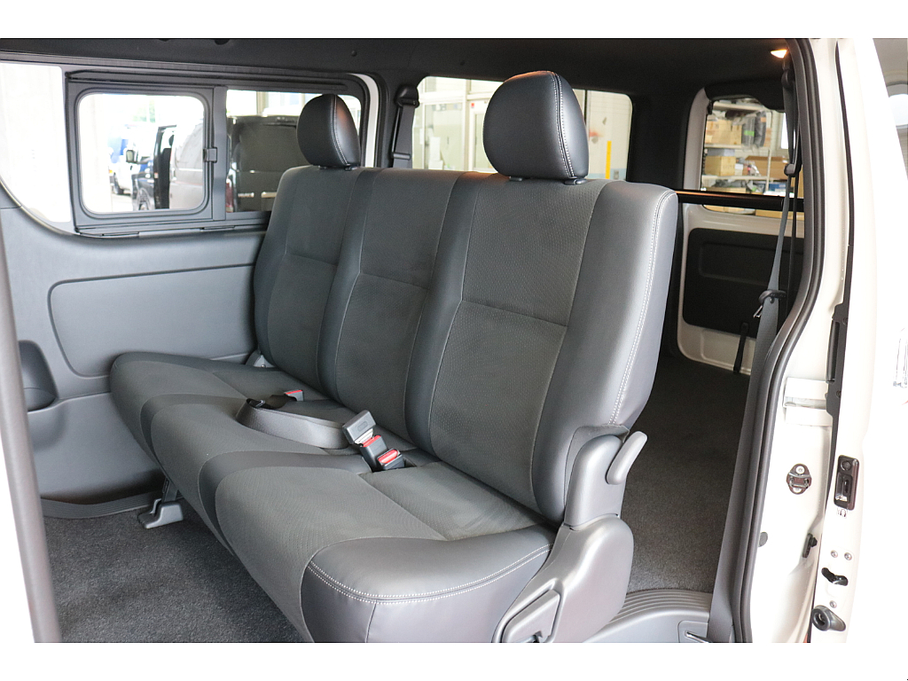 新車ハイエースＶダークプライムⅡ２８００ディーゼルターボ小窓付ＦＬＥＸカスタム済み！！店頭在庫車、即納車もご対応可能！！