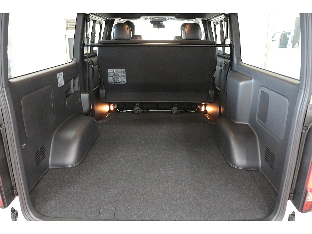 新車ハイエースＶダークプライムⅡ２８００ディーゼルターボ小窓付ＦＬＥＸカスタム済み！！店頭在庫車、即納車もご対応可能！！