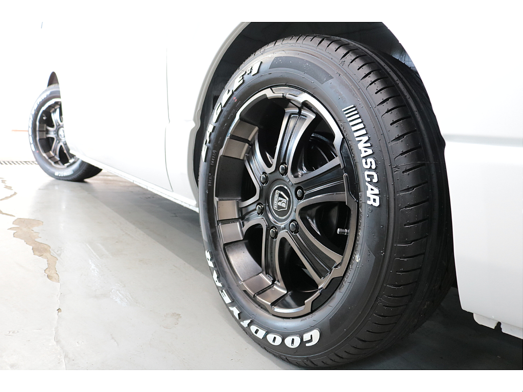 新車ハイエースＶダークプライムⅡ２８００ディーゼルターボ小窓付ＦＬＥＸカスタム済み！！店頭在庫車、即納車もご対応可能！！