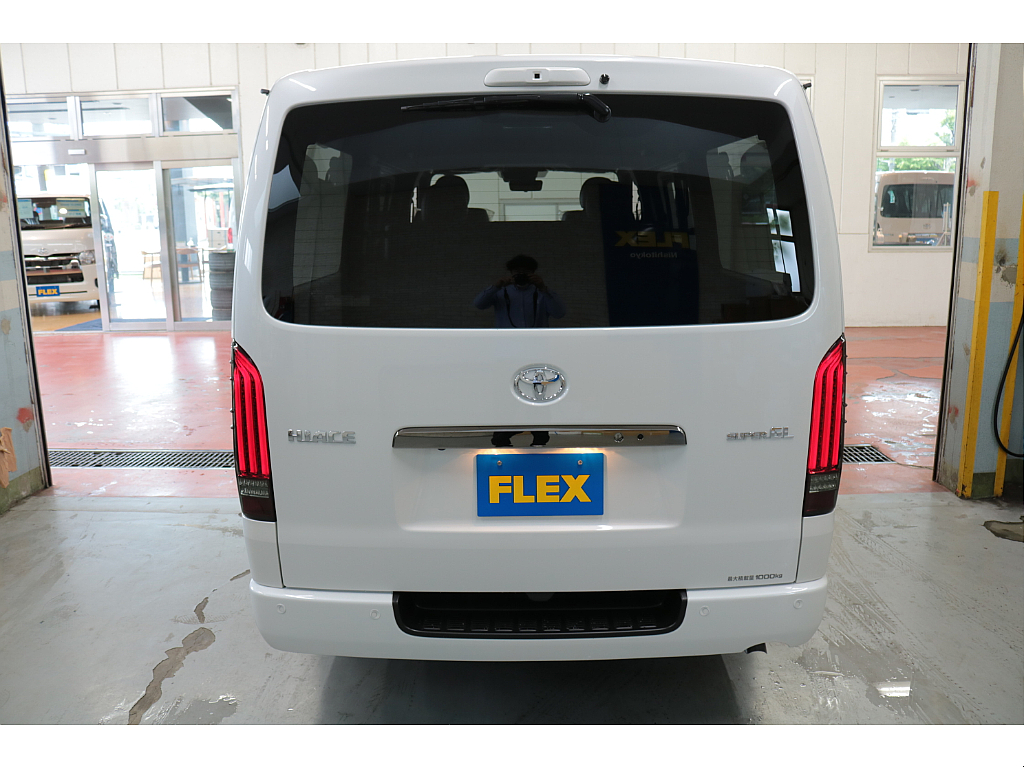 新車ハイエースＶダークプライムⅡ２８００ディーゼルターボ小窓付ＦＬＥＸカスタム済み！！店頭在庫車、即納車もご対応可能！！