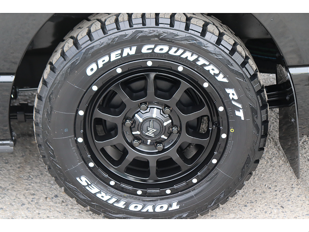 ナイトロパワーＭ１０　16インチＡＷにはTOYOオープンカントリータイヤを装着済みです！
