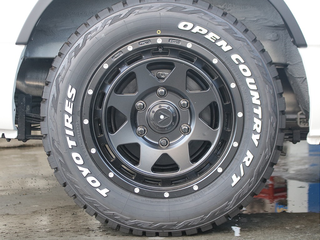 新品レオウイング17インチアルミホイールにオープンカントリータイヤをインストール！