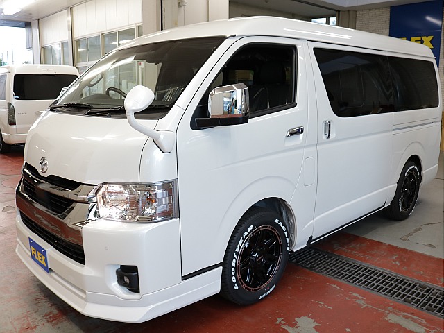 新車ハイエースＶダークプライムⅡワイド２７００ガソリン４ＷＤ床張りナビパッケージ入庫！！ＦＬＥＸオリジナルパーツ多数装備済！！