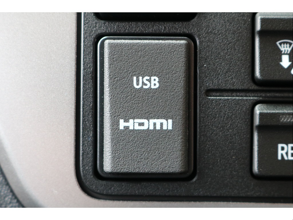 ミラーリングに必要なＨＤＭＩ/ＵＳＢ充電ソケットは嬉しい標準装備☆