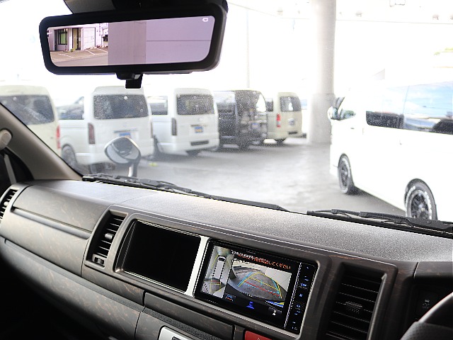 バックカメラが装着されており安心して駐車することが出来ます☆