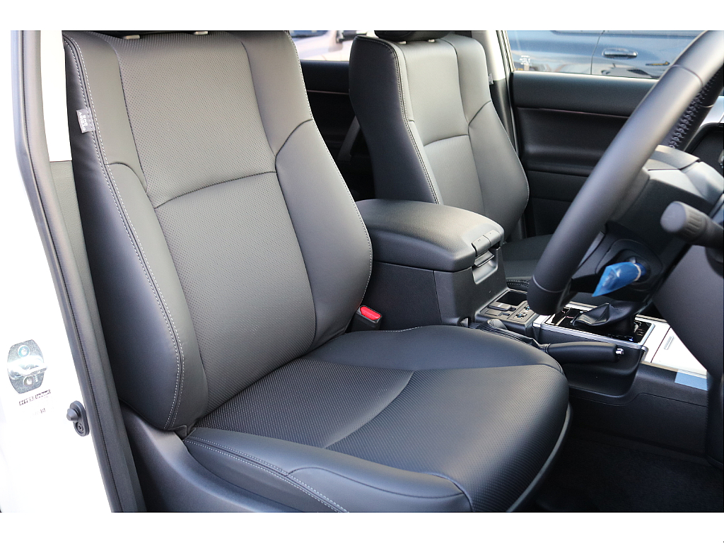 TX-L、TZ-Gのみ標準の本革パワーシート！微調整も可能で運転席、助手席のみ温風、冷風が出ます！快適ですね★