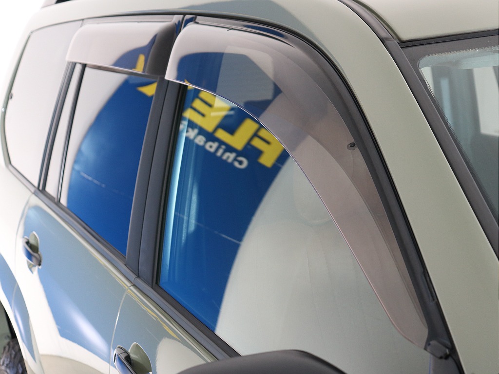 サイドバイザー付きの車両になります！