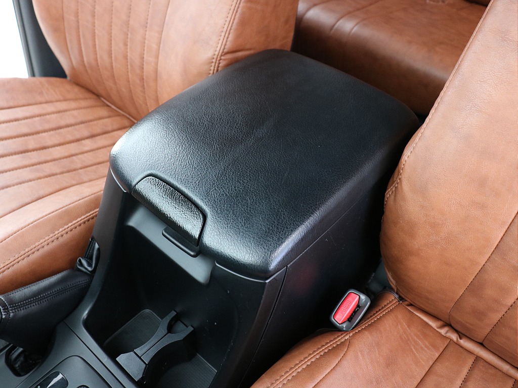 センターアームレスト！