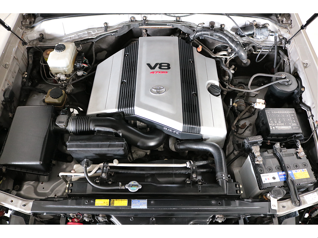 V8・４７００ｃｃの２ＵＺエンジン！静寂性もあり、トルクフルな走りも楽しめます！