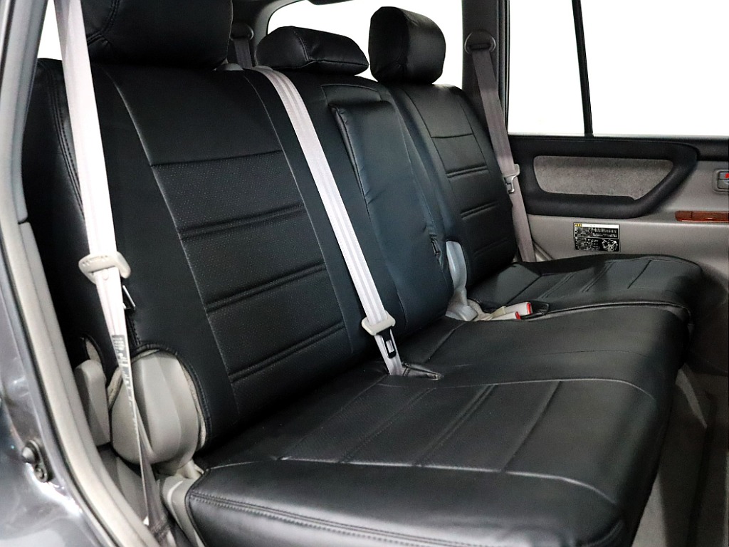 セカンドシートは前席側に折り畳みも可能となります！