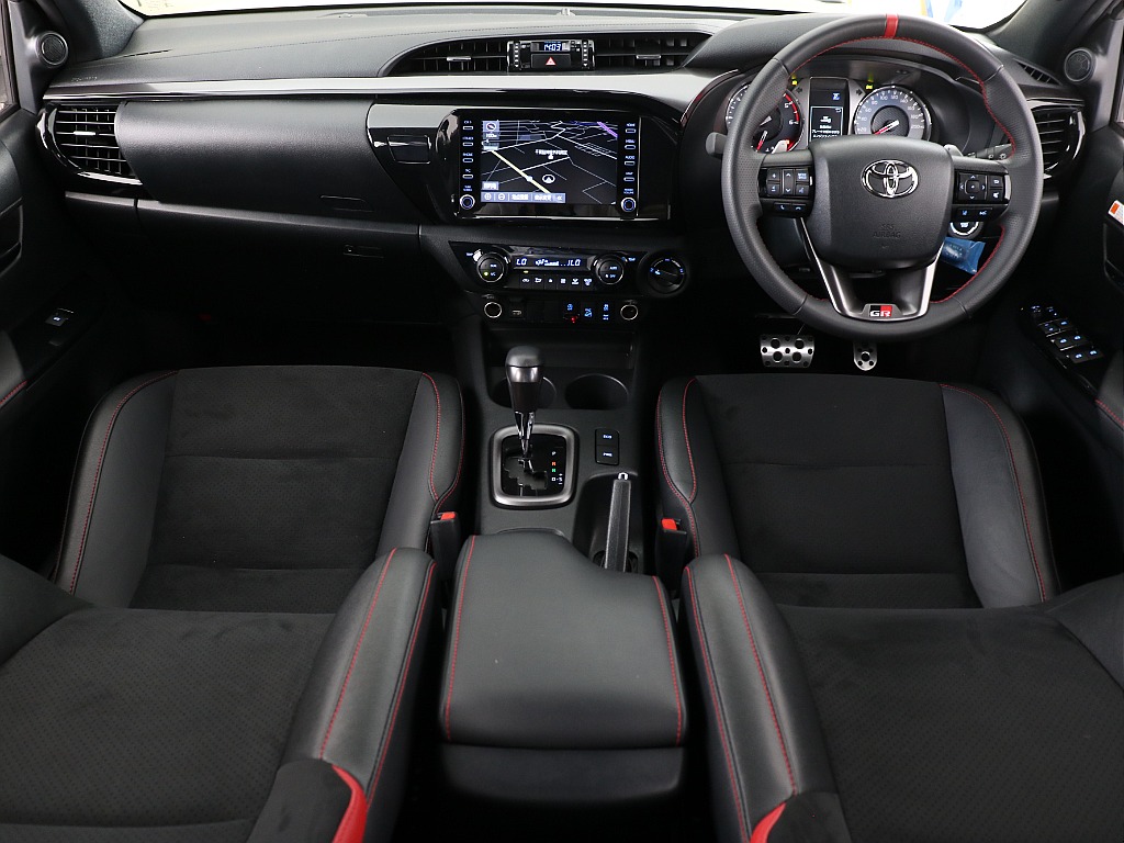 GR専用のスポーティーな車内！