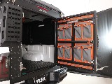 扉にも大量収納が御座います！キャンプ道具など入れるのに最適です！