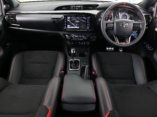 GR専用のスポーティーな車内！
