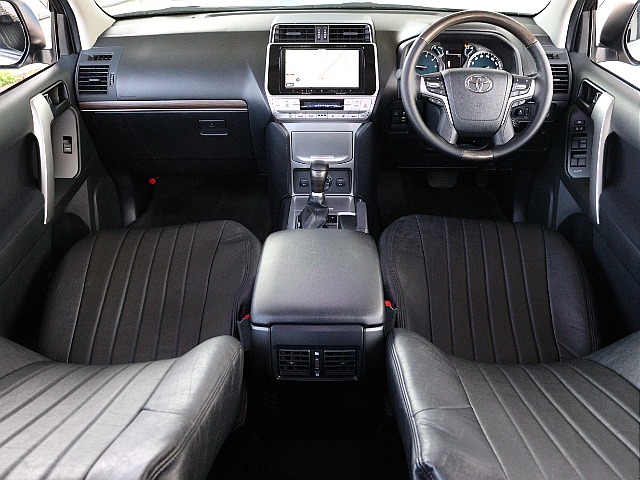 黒内装にブラックシートカバー取付！