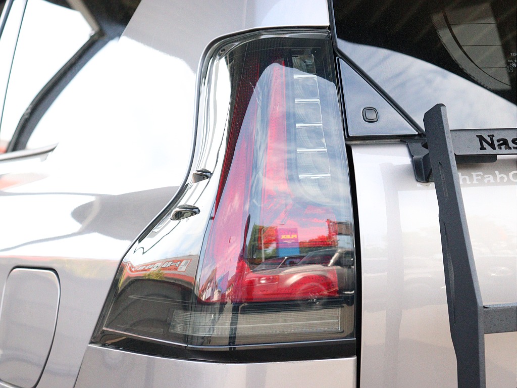 FLEX ULTIMATE BLACKテールランプ！