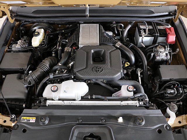 1GD2.8Lエンジン！ガソリン車に加えてトルクもあり、ハイパワーのお車です！