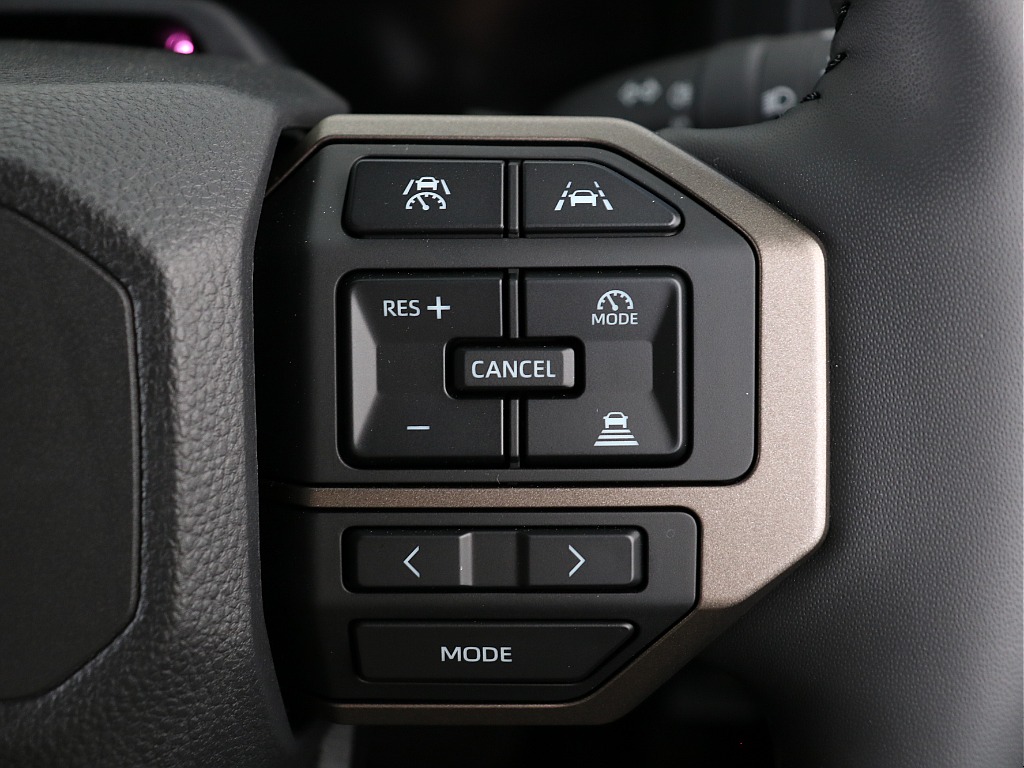 ステアリングスイッチ右！