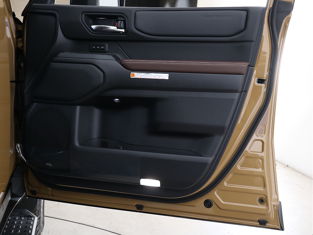 運転席ドアトリム！