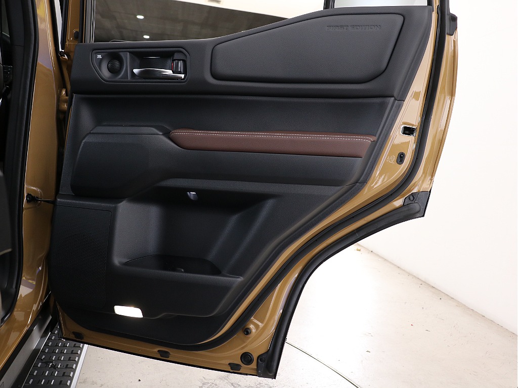 右後ろドアトリム！