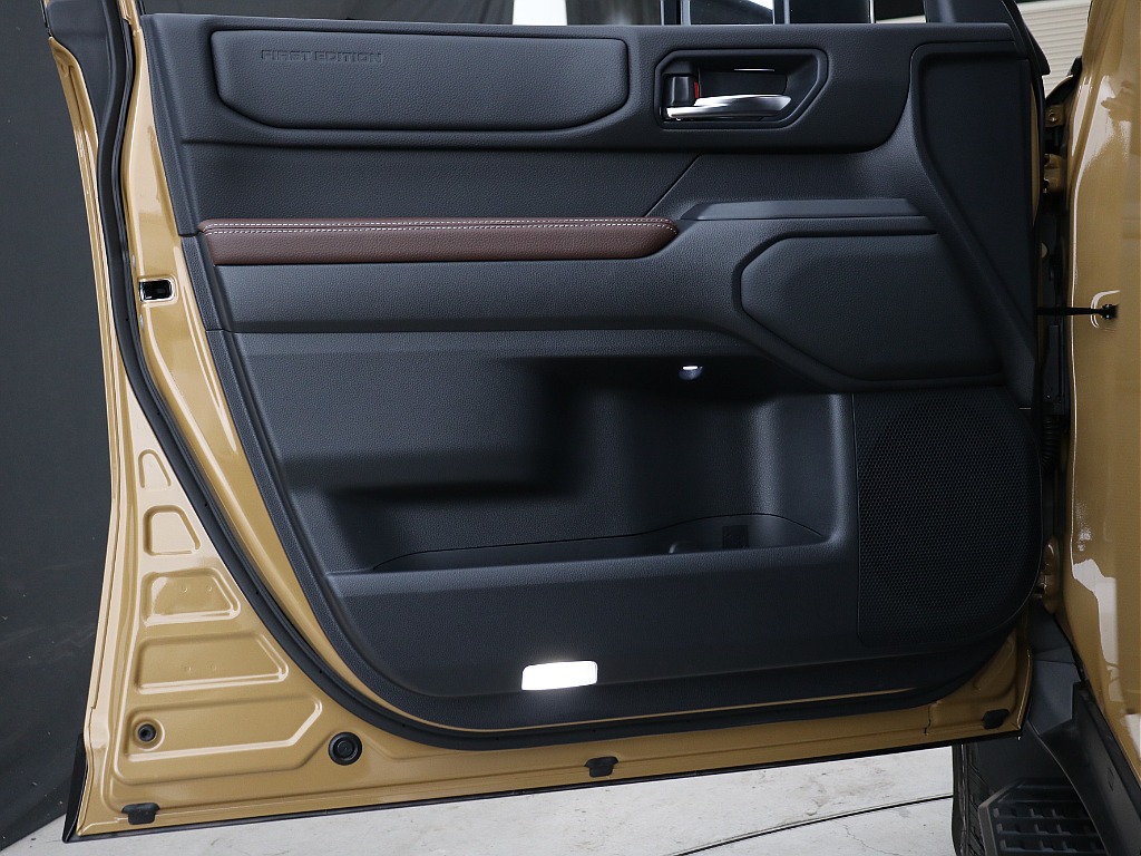 助手席ドアトリム！