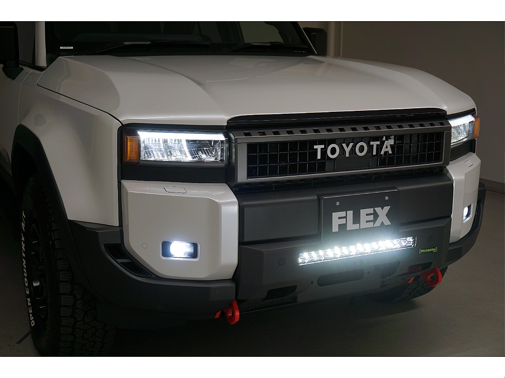ＦＬＥＸデモカー一斉販売☆ＩＲＯＮＭＡＮ　ＲＡＩＤ ＩＮＳＥＲＴ ＢＡＲ☆ＩＲＯＮＭＡＮ　ＲＡＩＤ ＲＯＯＦ ＲＡＣＫ☆プラチナホワイトパールマイカ☆リフレクター式３眼ＬＥＤヘッドランプ☆