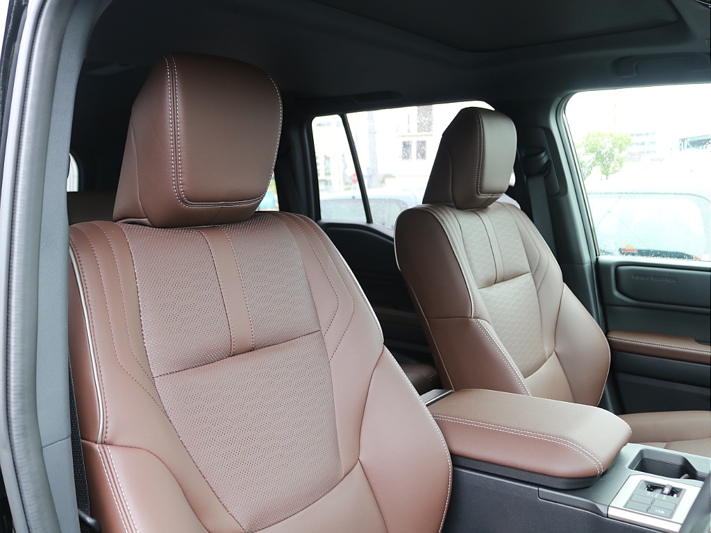 ＦＬＥＸグループは「すべての人に愛車を」をコンセプトに車種別に全国展開中！愛車と一緒に、ライフスタイルを充実させてもらいたいという思いで、ランクル仙台泉店では皆様のご要望になんでもお応えします♪