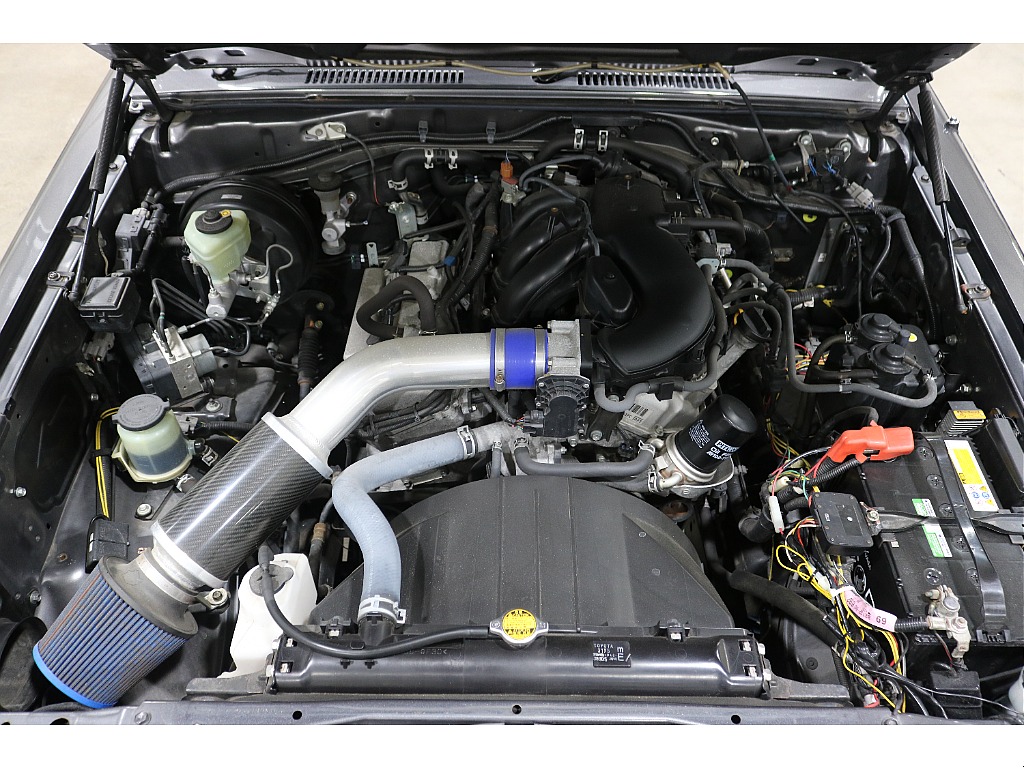 排気量は4000ccで1GRエンジンを積んでおります。とてもパワフルで力強さを感じられるエンジンです。