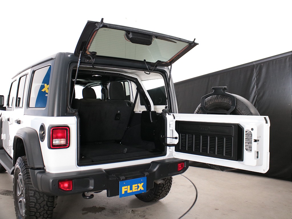 大きく開くリアドア！