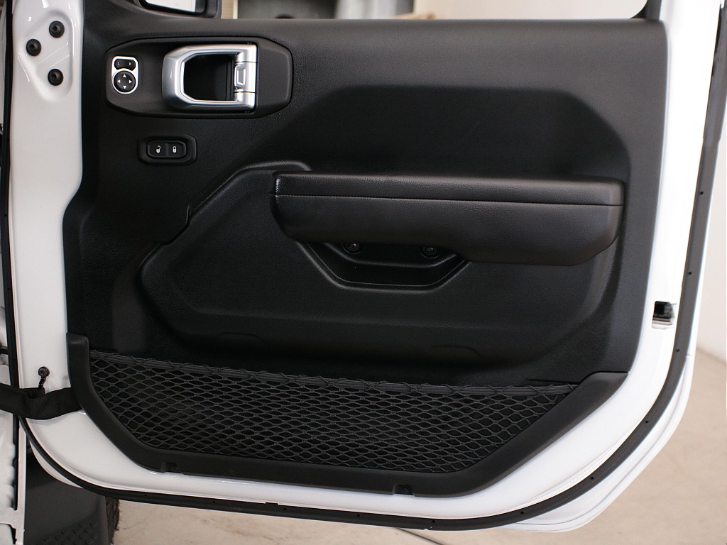 運転席ドアトリム！