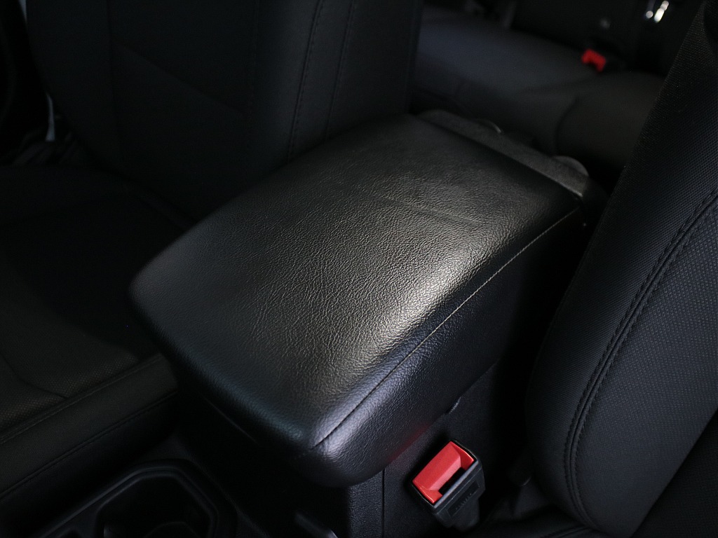 センターアームレスト！