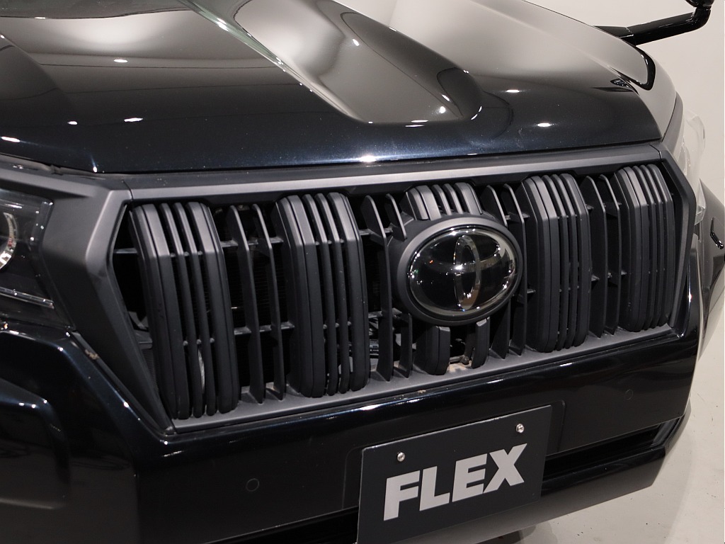 フロントグリルマッドブラック！