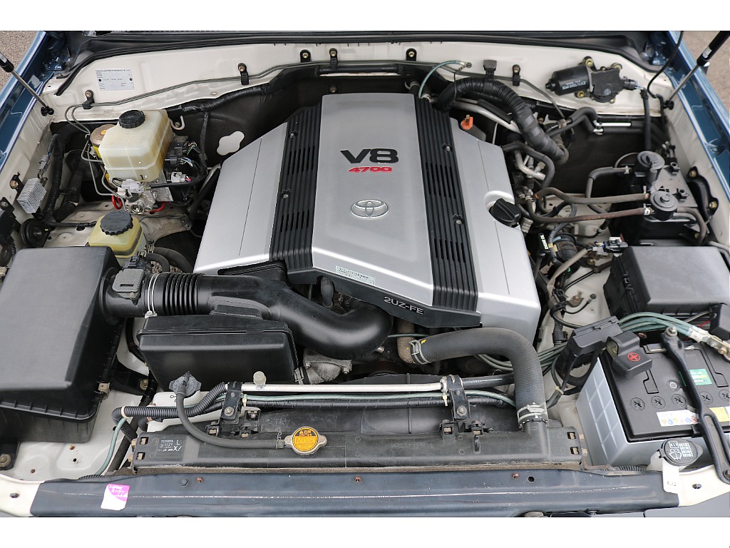 エンジンはＶ８・４７００ｃｃエンジン！静寂性＆パワーに優れておりますので、街乗りから高速走行等、不満を感じる事の無いエンジンです！