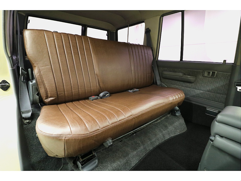 後部座席になります☆