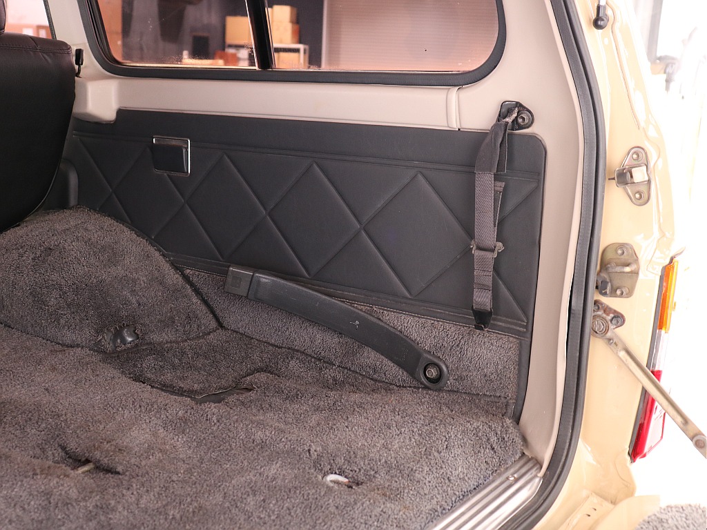 ラゲッジスペース右！