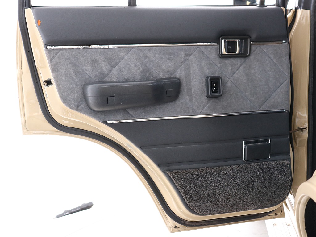 左後ろドアトリム！