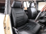 運転席にはブラックシートカバーをインストール♪